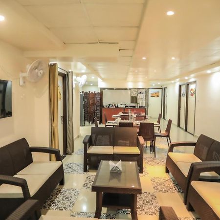 Pretty Garden View Apartment 3Bhk Furnished Flat Near Kashi Vishwanath Temple พาราณสี ภายนอก รูปภาพ