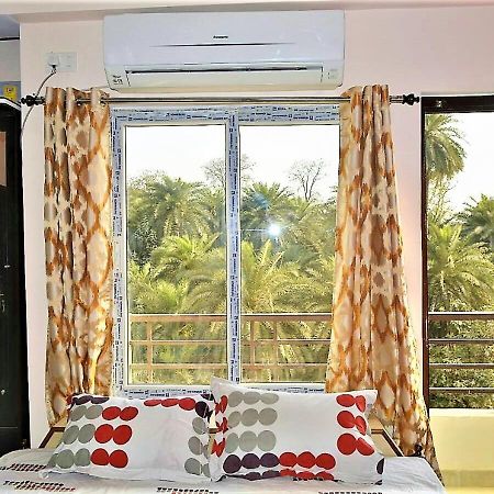 Pretty Garden View Apartment 3Bhk Furnished Flat Near Kashi Vishwanath Temple พาราณสี ภายนอก รูปภาพ