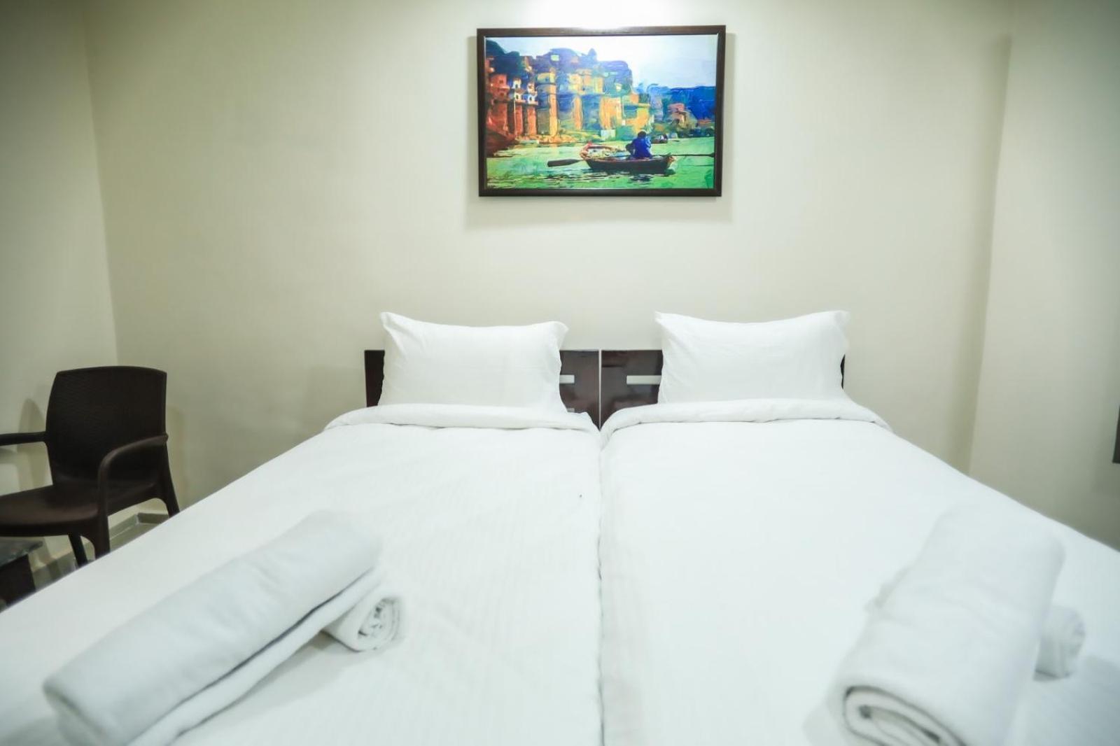 Pretty Garden View Apartment 3Bhk Furnished Flat Near Kashi Vishwanath Temple พาราณสี ภายนอก รูปภาพ