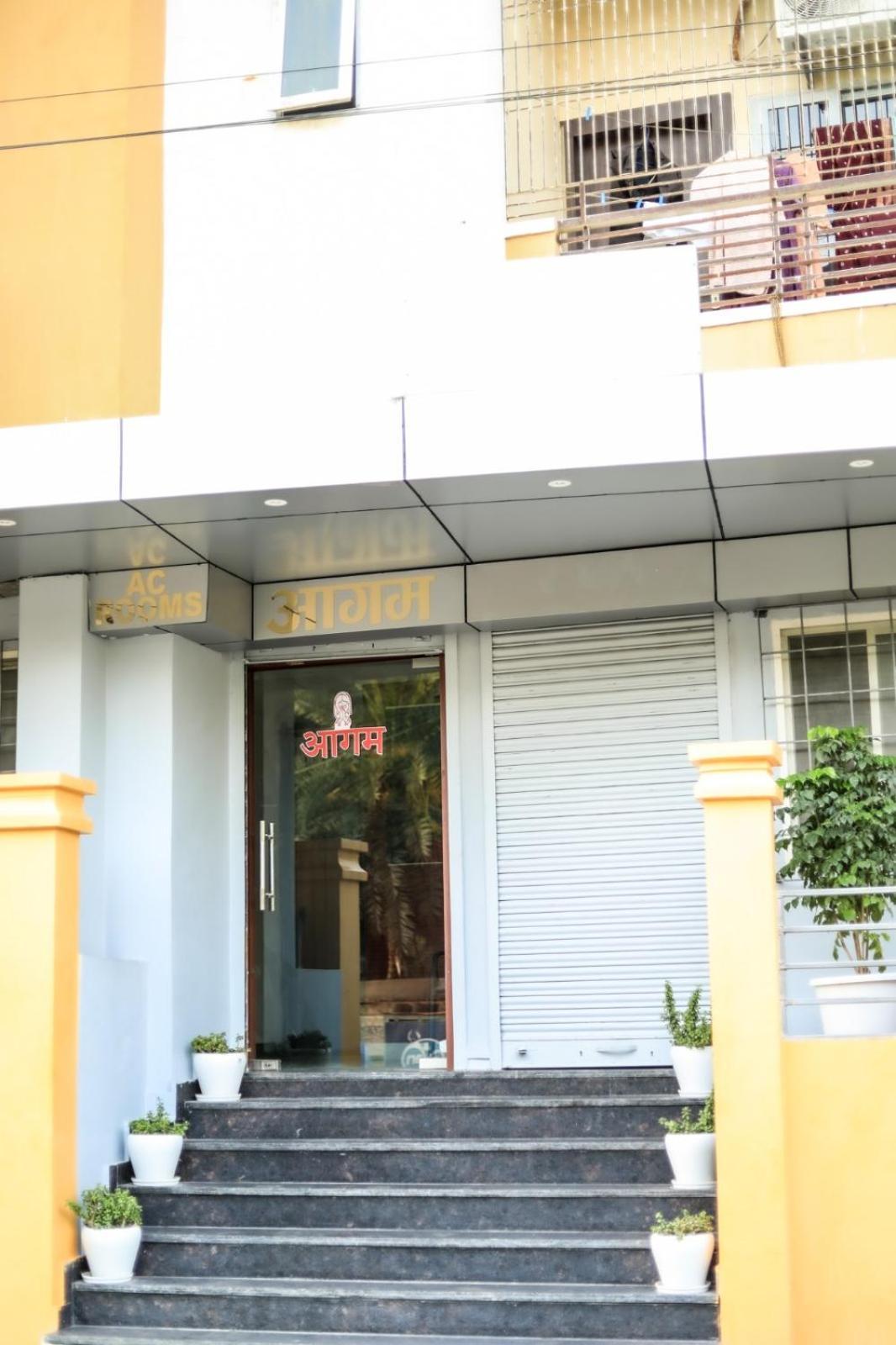 Pretty Garden View Apartment 3Bhk Furnished Flat Near Kashi Vishwanath Temple พาราณสี ภายนอก รูปภาพ