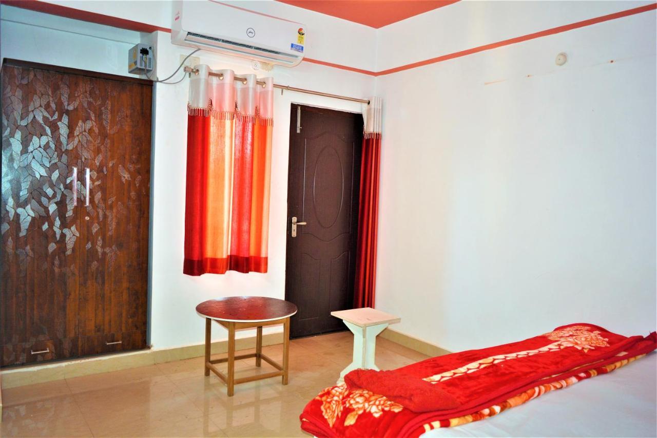 Pretty Garden View Apartment 3Bhk Furnished Flat Near Kashi Vishwanath Temple พาราณสี ภายนอก รูปภาพ