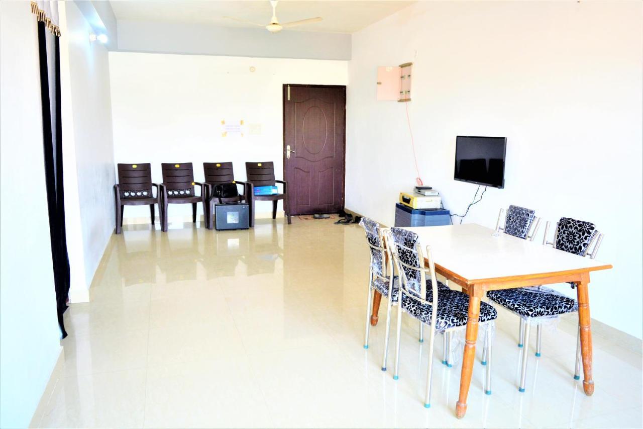 Pretty Garden View Apartment 3Bhk Furnished Flat Near Kashi Vishwanath Temple พาราณสี ภายนอก รูปภาพ