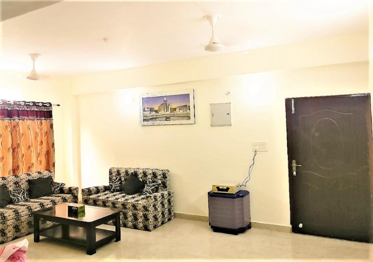 Pretty Garden View Apartment 3Bhk Furnished Flat Near Kashi Vishwanath Temple พาราณสี ภายนอก รูปภาพ